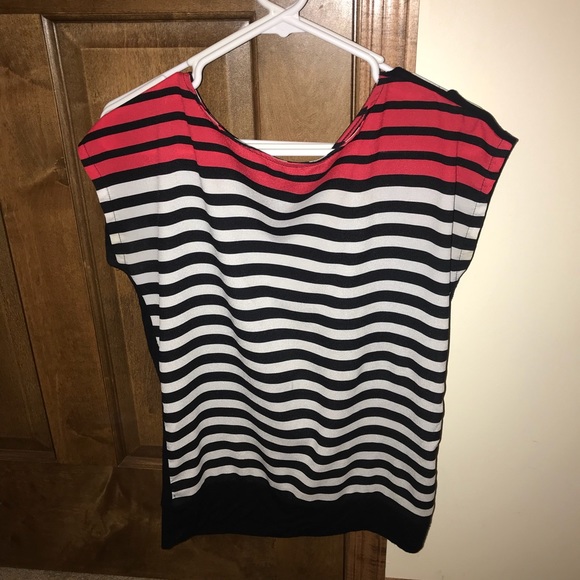 Tops - Picture 4 of 8